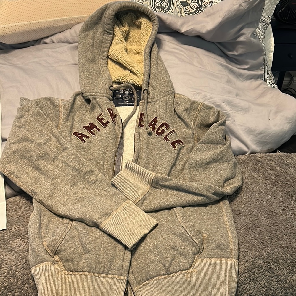 Great, American Eagle, size Medium, men’s hoodie jacket! Used, good condition.